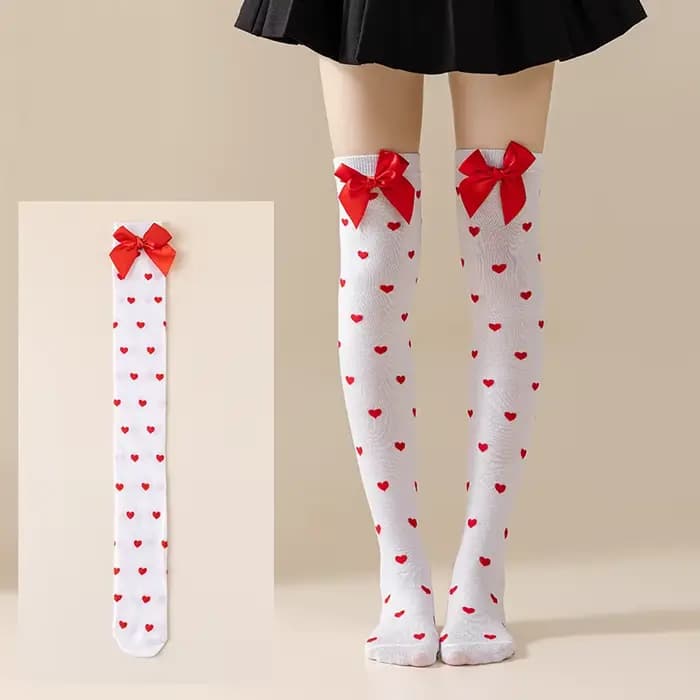 Une paire de chaussettes hautes pour la Saint-Valentin et Noël, chaussettes de cuisse au-dessus du g