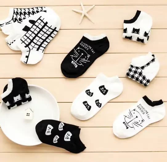 Chaussettes courtes fines en coton pour femmes, couleur unie, coupe basse, chaussettes mignonnes col