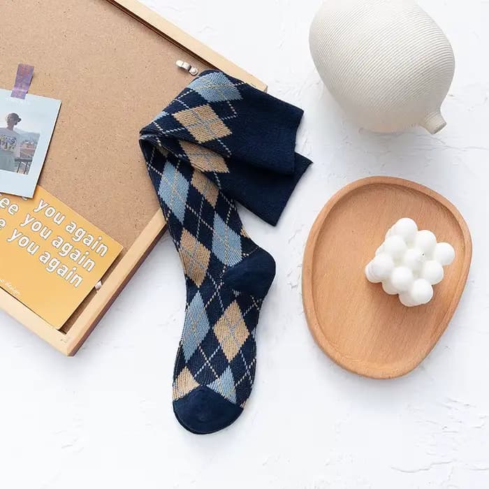 Chaussettes rétro en Jacquard à motif de diamant pour femmes, chaussettes hautes en coton tricoté à 