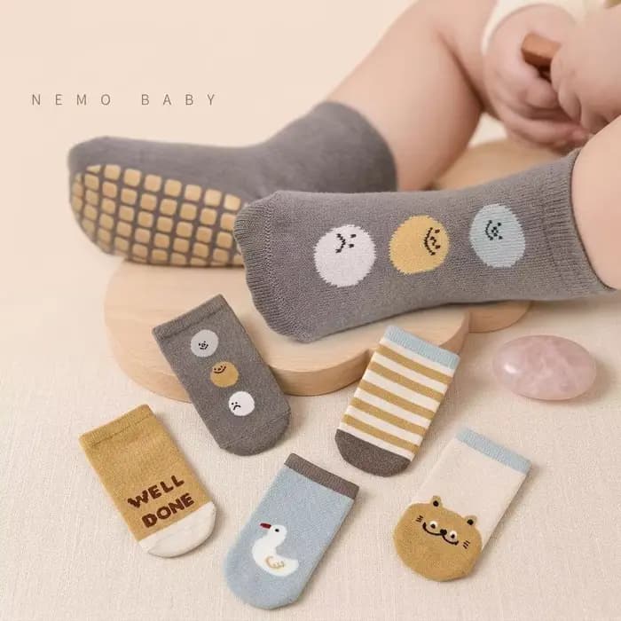 5 paires de chaussettes antidérapantes pour bébés et tout-petits, semelle souple, design de dessin a