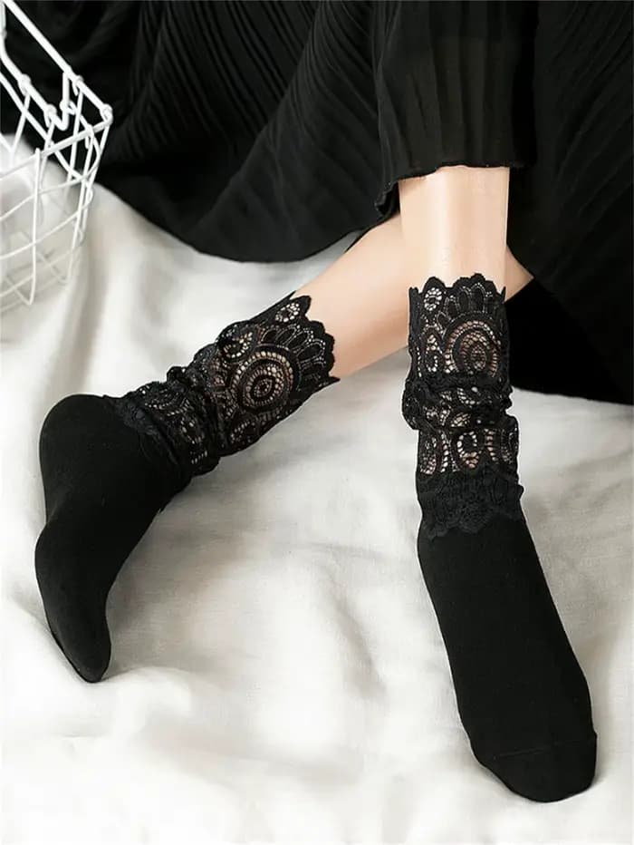 Chaussettes Sexy en dentelle florale pour femmes, chaussettes courtes transparentes en coton, noires
