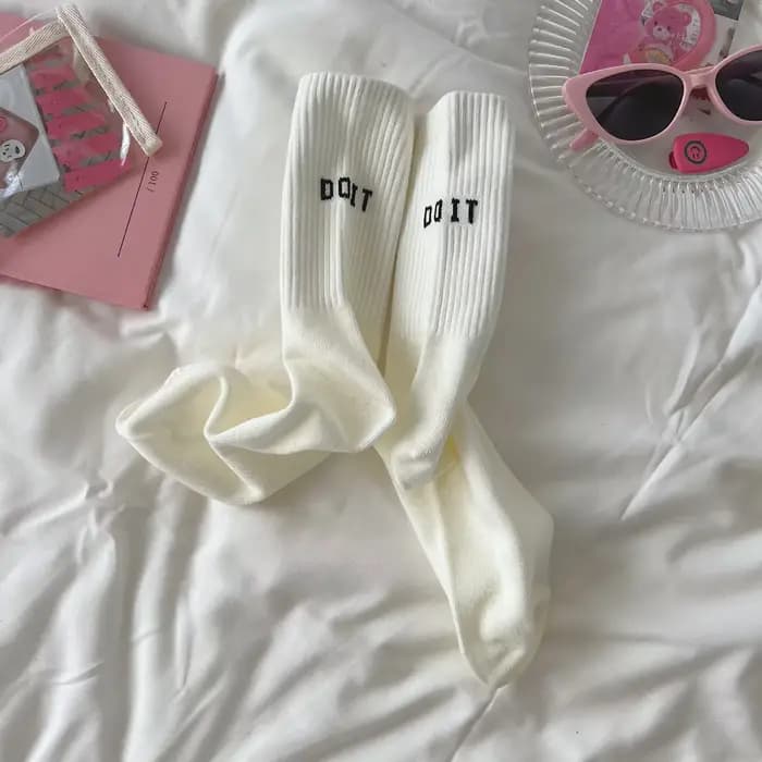 Chaussettes femme mode lettre mi-longue chaussettes rose noir vert printemps et automne vêtements d'