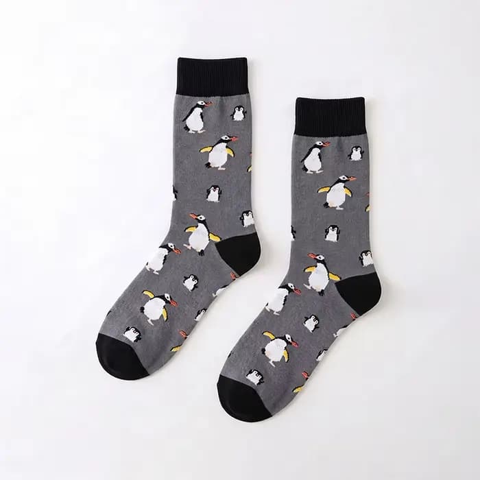1 paire de chaussettes unisexes avec motif pingouin gris, talon et bout contrastés noirs, en polyest