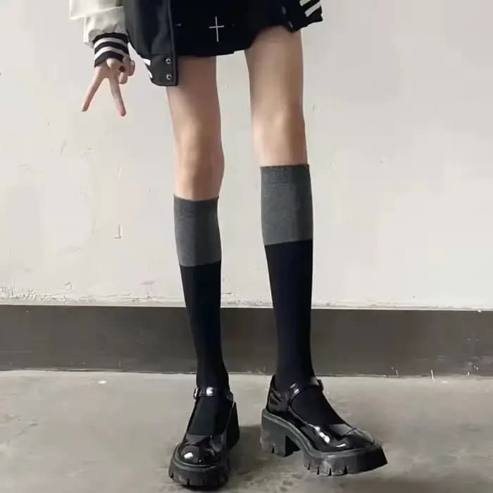 Chaussettes au dessus du genou pour femmes, chaussettes de mollet assorties noires et grises d'hiver