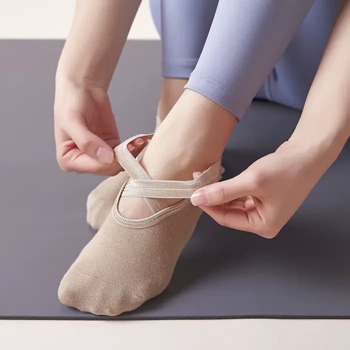 Chaussettes antidérapantes pour Pilates, chaussettes pieds nus pour femme avec bande élastique, chau