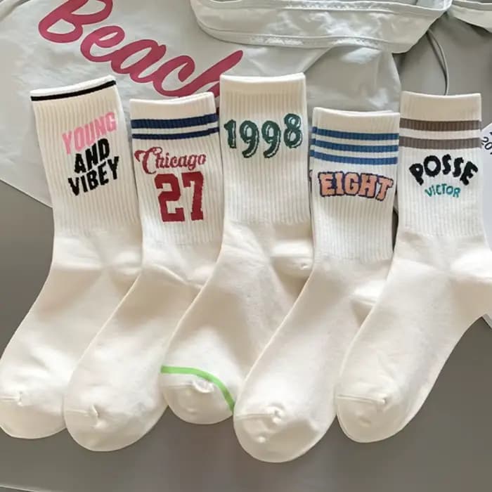 5 paires de chaussettes de sport pour femmes en automne hiver avec lettres rayées absorbant la sueur