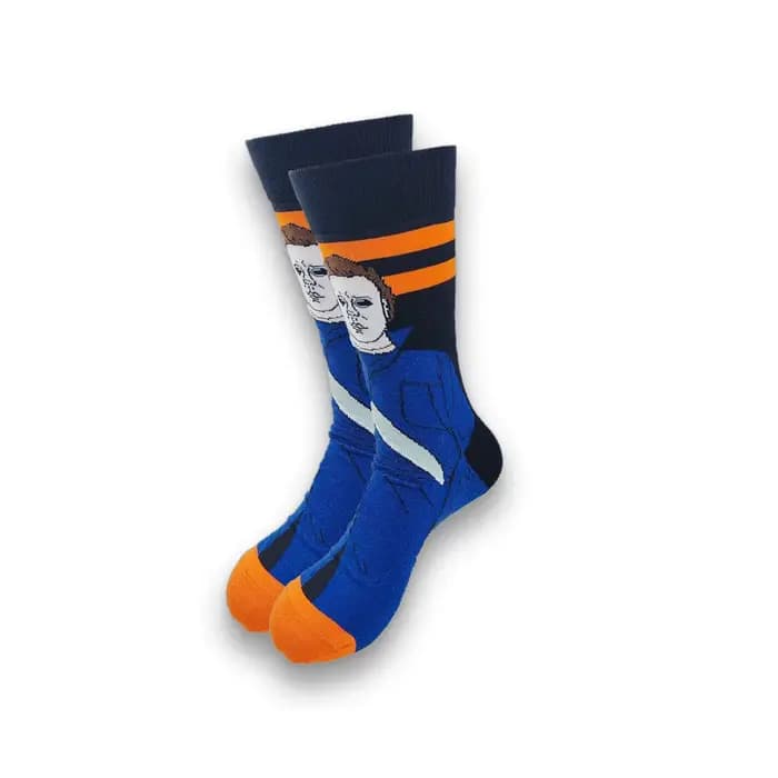 Production avancée de chaussettes pour hommes avec des motifs mignons de conception nouvelle.