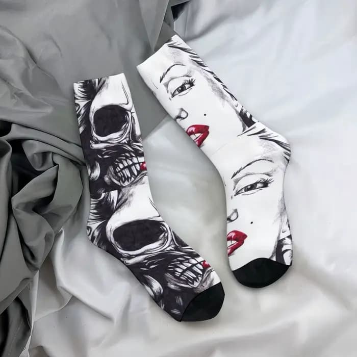 Chaussettes pour hommes style gothique avec motifs de crânes et patchwork, chaussettes tendance et r