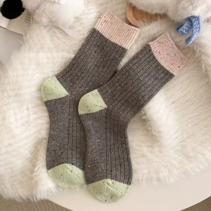 Nouvelles chaussettes pour femmes, chaussettes en laine à pois, chaussettes mi-hautes d'automne et d