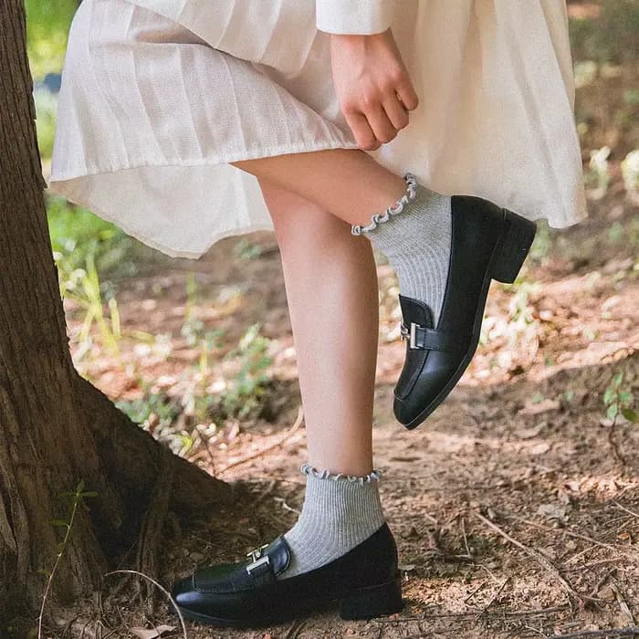1 paire de chaussettes à volants pour femmes