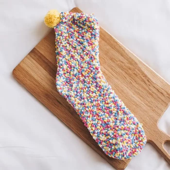 Nouvelles femmes coloré chaud épais chaussette mignon automne hiver dame fille moyen Tube chaussettes de sol