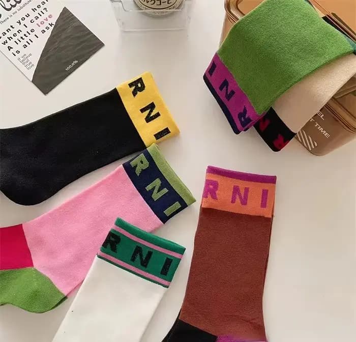 Printemps et été nouvelle mode chaussettes personnalité Simple côtelé lettre belle couleur femmes coton
