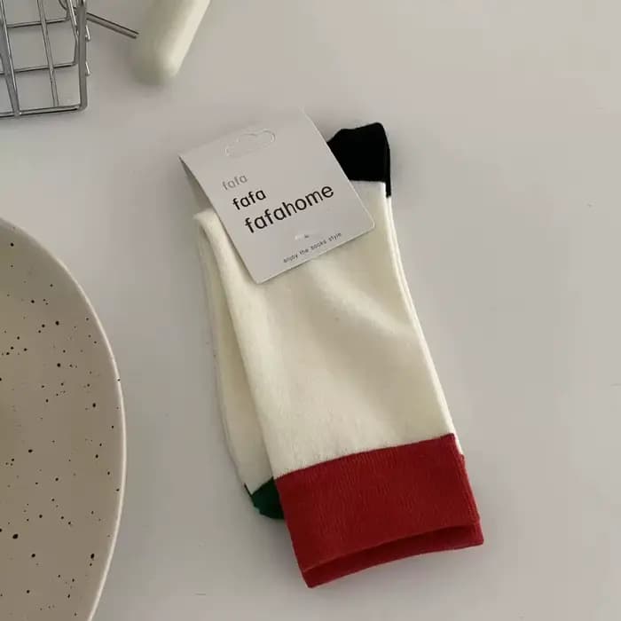 Nouvelles chaussettes pour femmes pour le printemps et l'été à Ins
