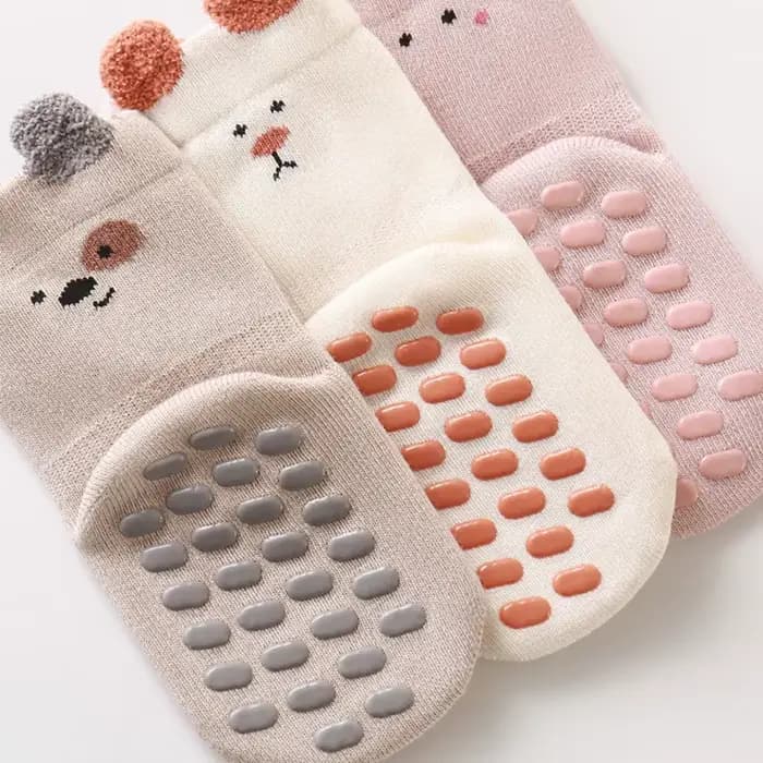 Chaussettes en coton pour enfants, filles et garçons, mode automne-hiver, chaussettes mignonnes et douces pour bébés en bas âge, chaussettes de maison antidérapantes de 3 à 5 ans