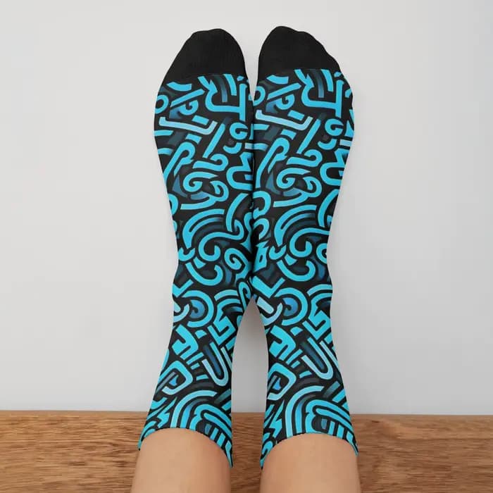 Chaussettes mi-mollet pour hommes à imprimé lignes abstraites bleues et noires