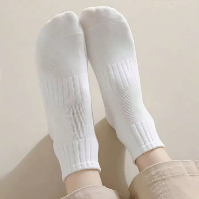 Chaussettes courtes classiques noires et blanches pour femmes