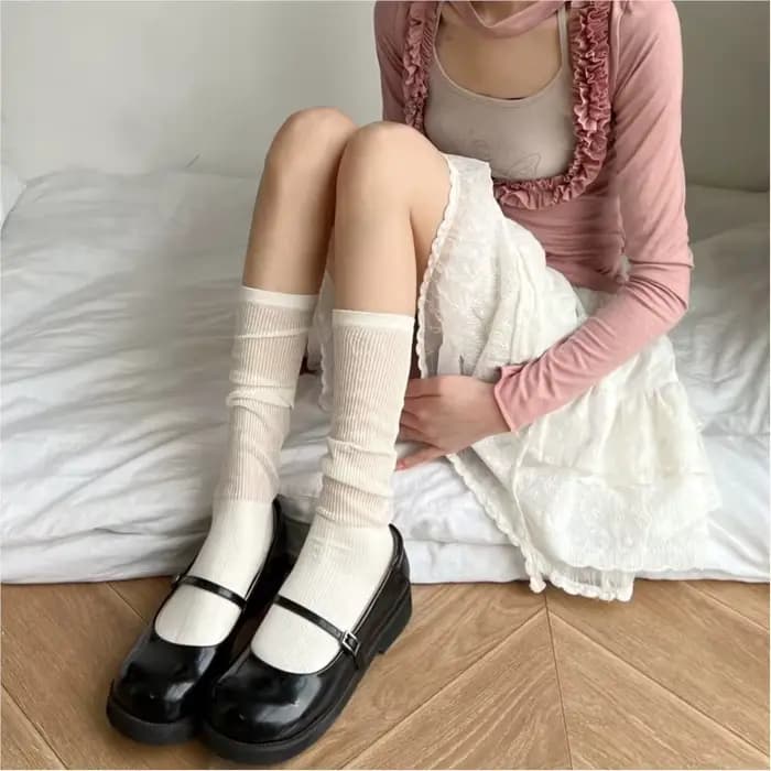 Chaussettes fines mi-hautes pour femmes