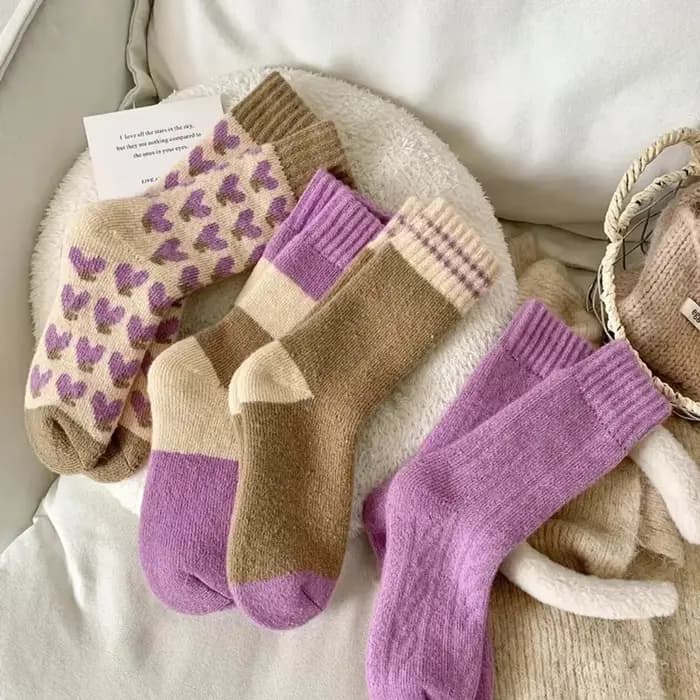 4 paires de chaussettes mi-longues pour femmes, à la mode, polyvalentes, violettes, en forme de cœur, douces, chaudes, confortables, décontractées, longues, automne hiver