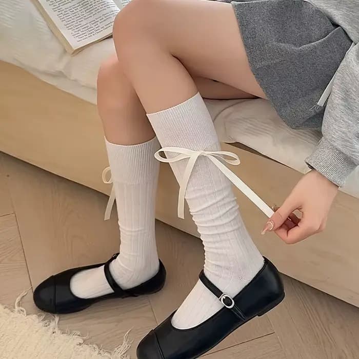 Chaussettes pour femmes de haute qualité couleur unie nœud doux genou