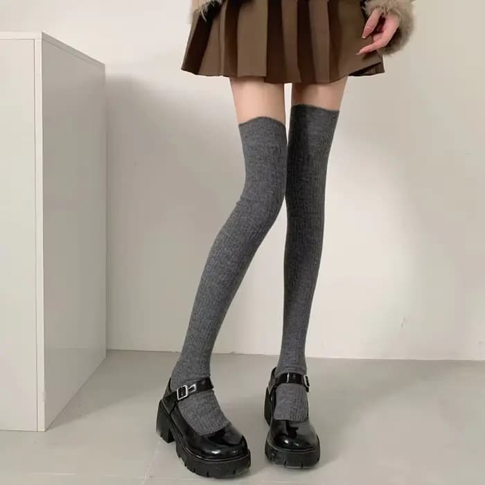 Chaussettes femme automne et hiver épais chaud couleur unie genou haut bas noir blanc rayures verticales cuisse haute chaussettes pour les femmes
