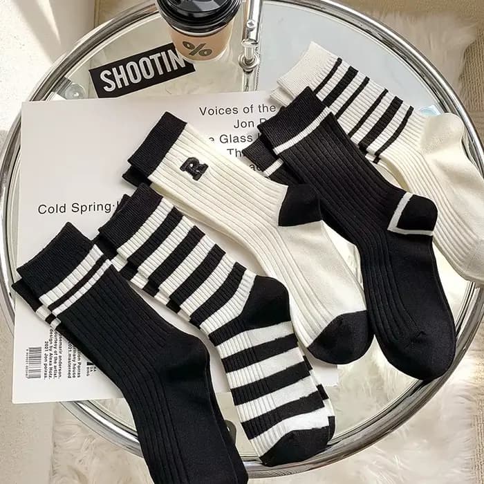 Ensemble de chaussettes en coton à rayures noires et blanches pour femmes