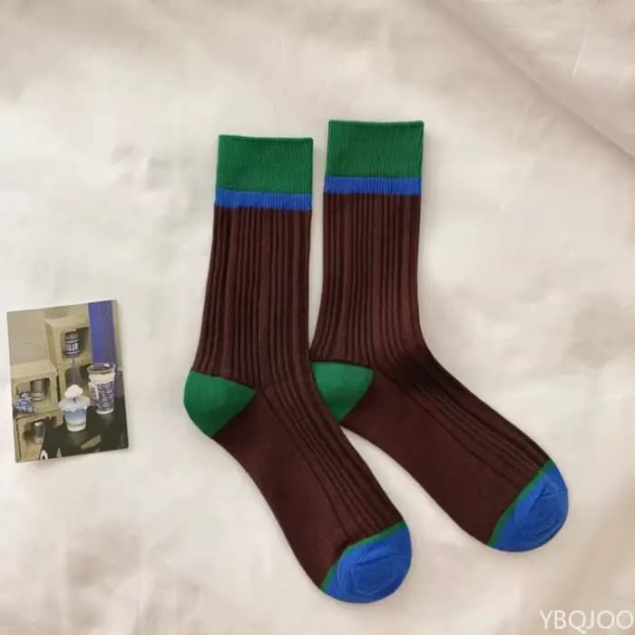 4 paires de nouvelles femmes à la mode polyvalentes colorées femmes chaussettes Vintage chaussettes à la mode rayé femmes élastiques longues chaussettes