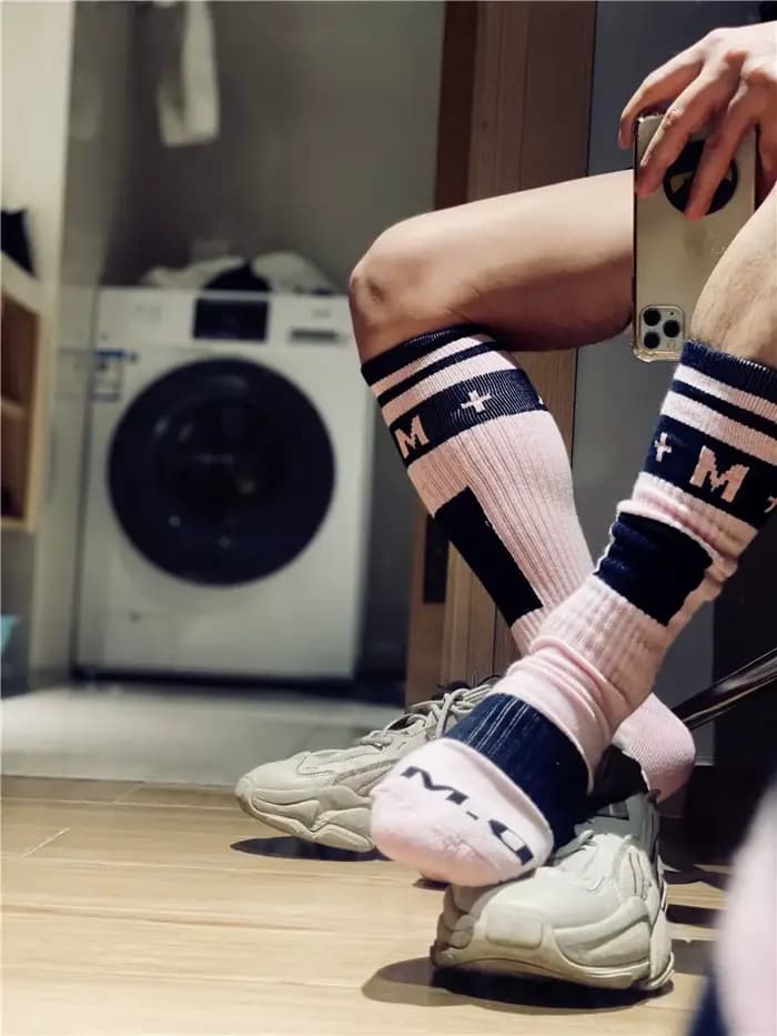 2025 bonne qualité mode Sport Long Tube Football chaussettes hommes rose jaune noir blanc bleu vert rouge bas confortable