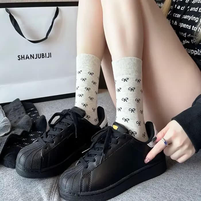 Chaussettes grises en coton pour femmes