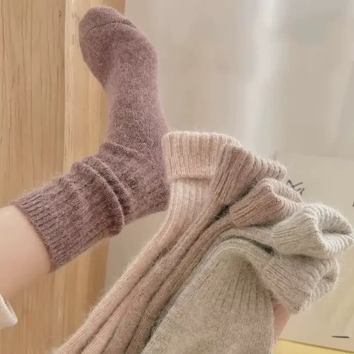 Chaussettes en velours chaud d'hiver en cachemire pour femmes, chaussettes thermiques épaisses à rayures, chaussettes longues mi-tube pour femmes