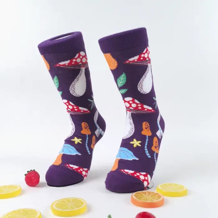1 paire de chaussettes mi-mollet unisexes à motif de champignon coloré