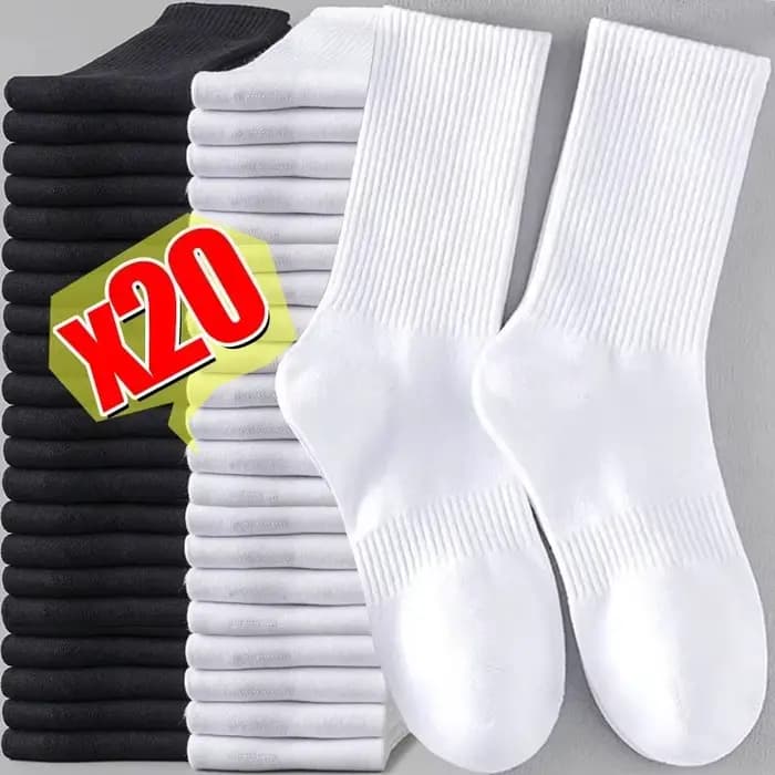 Chaussettes noires et blanches à la mode