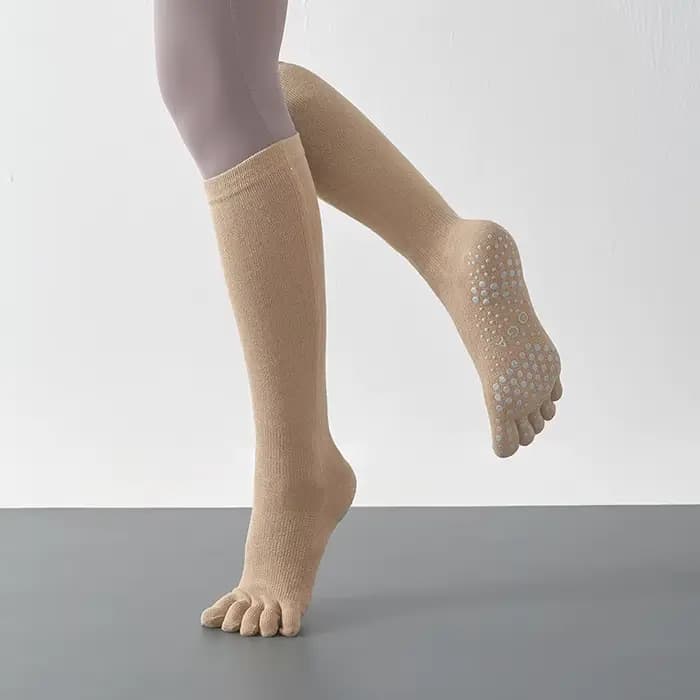 Chaussettes de Sport à 5 doigts pour femmes, longues, en coton solide, en Silicone, antidérapantes, mode coréenne, pour gymnastique, Yoga, Pilates, avec orteils