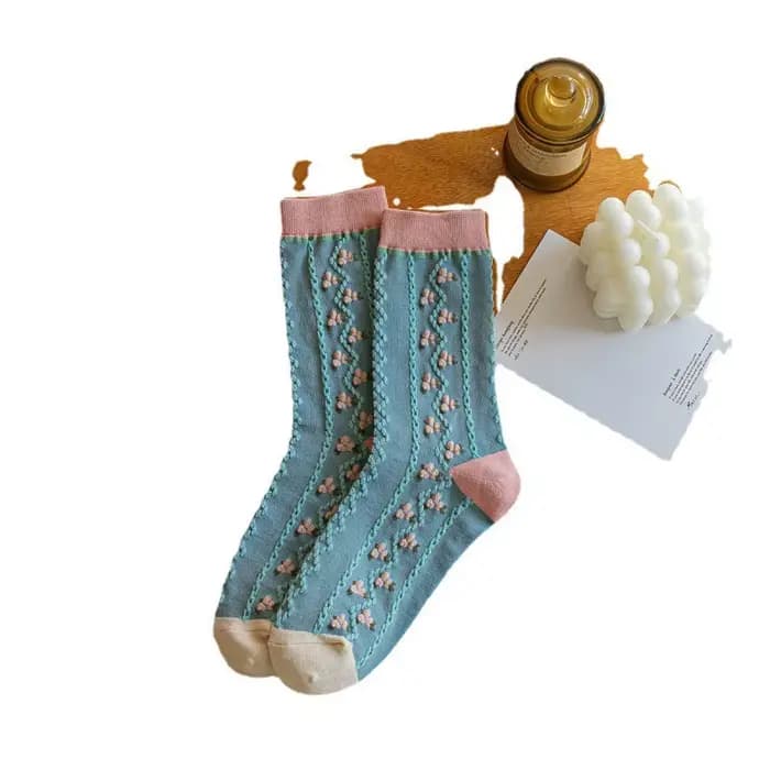 Chaussettes pour femmes Printemps-Été Nouveauté Chaussettes mi-mollet Chaussettes amusantes Légères Respirantes Tendance Mode Couleur Unie Coton Vente en Gros