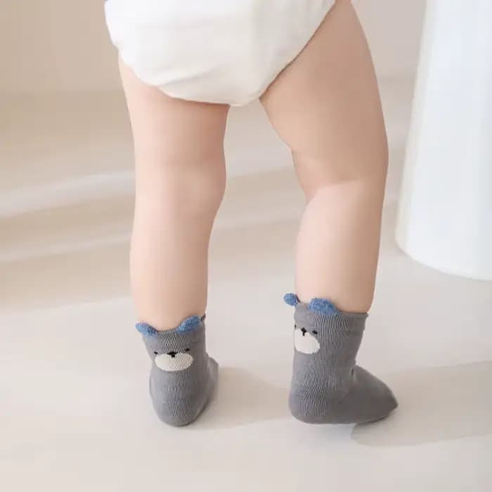 Chaussettes en coton pour enfants, filles et garçons, mode automne-hiver, chaussettes mignonnes et douces pour bébés en bas âge, chaussettes de maison antidérapantes de 3 à 5 ans