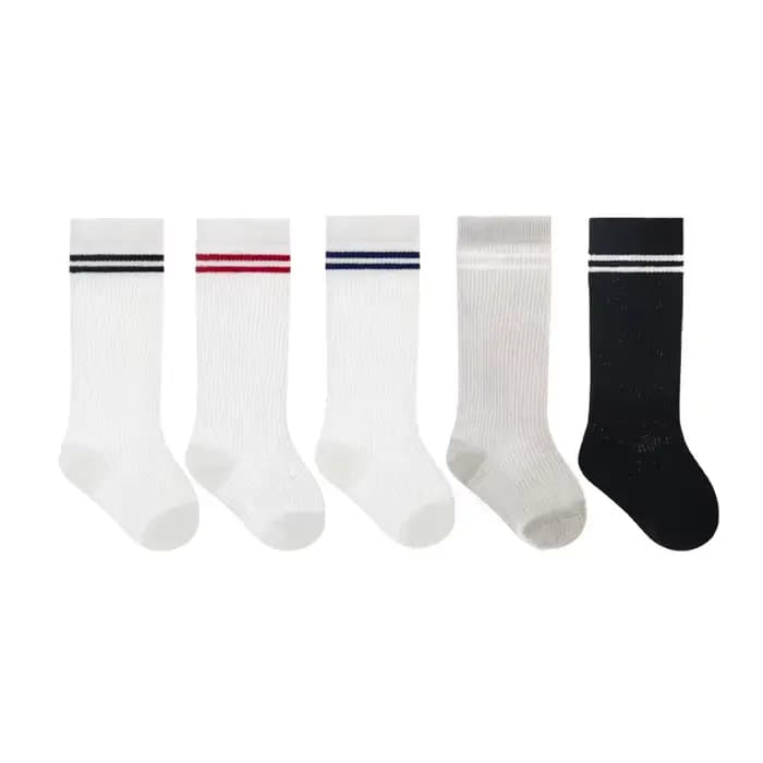 Une paire de chaussettes pour nouveau-nés
