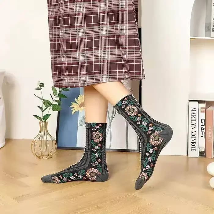 Petites chaussettes florales pour femmes