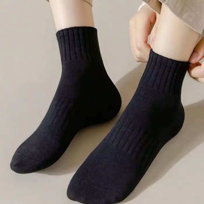 Chaussettes courtes classiques noires et blanches pour femmes