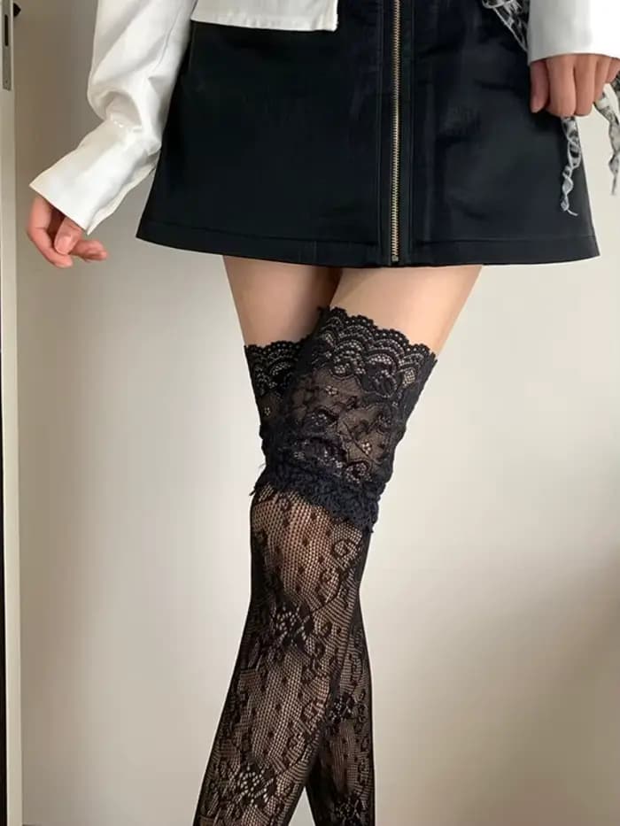 Chaussettes blanches femmes dentelle bas Femme été mince Sexy résille cuisse haute bas rétro fleur vigne creux sur le genou chaussette