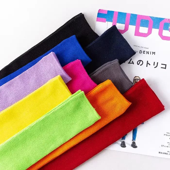 Chaussettes longues en coton coloré néon pour femmes