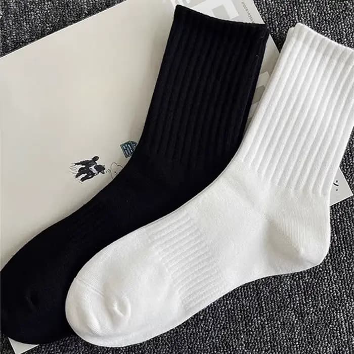8/4 paires de chaussettes mi-mollet classiques à la mode pour femmes, chaussettes de sport noires et blanches, adaptées aux hommes et aux femmes, chaussettes pour femmes de grande taille : taille 36-4