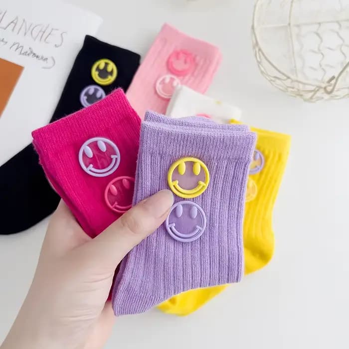 1/3/6 paires enfants chaussettes pour filles 2025 nouveau bébé enfants mode 3d sourire visage Applique blanc rose noir court école chaussettes 3-12Y