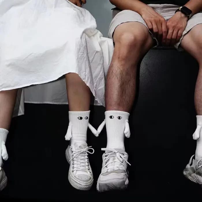 1 Paire de Chaussettes de Couple Club Célébrité Tendance Amusantes Créatives à Attraction Magnétique Mains Noires et