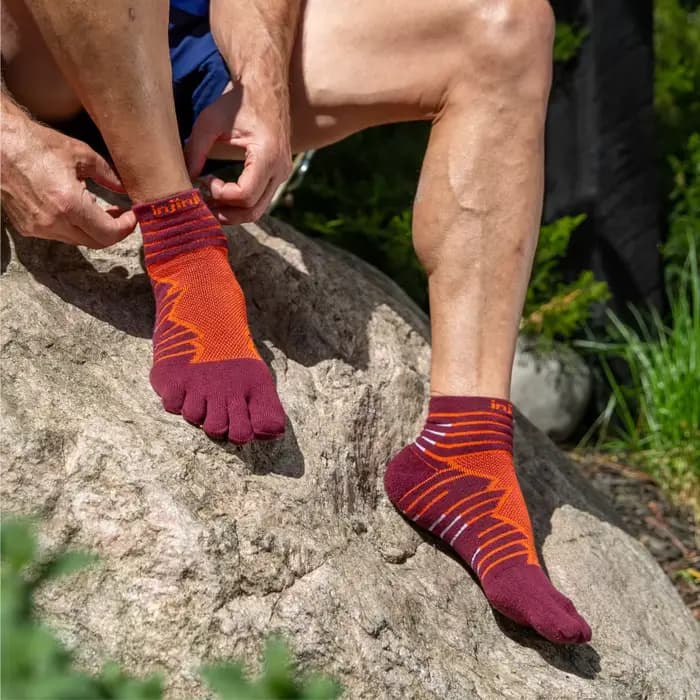 Injinji Chaussettes à cinq doigts Ultra Run Chaussettes de randonnée tout-terrain Chaussettes épaisses et chaudes.