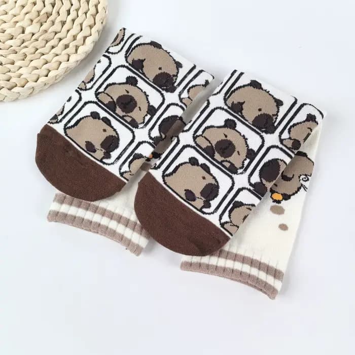 1 paire de chaussettes mi-mollet confortables à motif Capybara mignon de dessin animé pour femmes