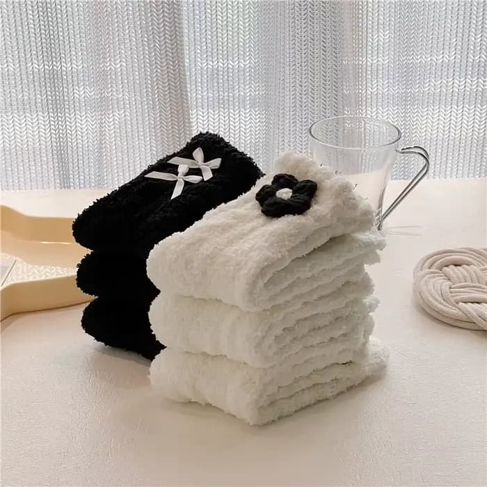 Chaussettes floues mignonnes pour femmes
