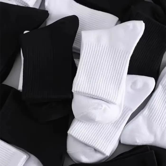 Chaussettes de sport montantes noires et blanches