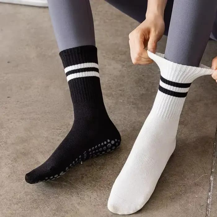 Chaussettes de Yoga en coton, bas mi-tube, professionnelles, antidérapantes, en Silicone, pour Fitness, salle de sport, danse douce, Pilates, sport
