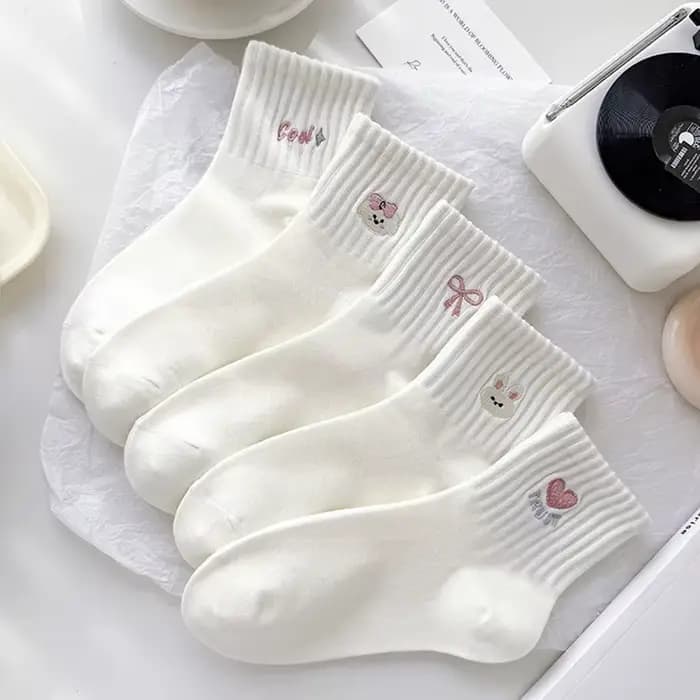 Dreamlikelin – chaussettes respirantes pour femmes, 5 paires/pack, chaussettes blanches à tube moyen avec imprimé de dessin animé mignon de lapin, de cœur et de nœud, pour printemps et automne