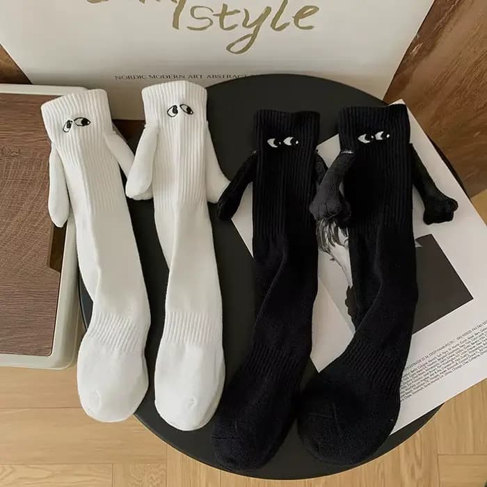 1 Paire de Chaussettes de Couple Club Célébrité Tendance Amusantes Créatives à Attraction Magnétique Mains Noires et