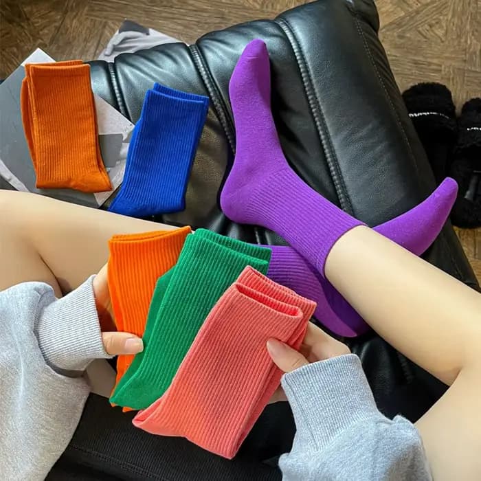 Mode femmes été chaussettes de danse hommes blanc noir rouge respirant doux coton chaussettes filles mi Tube coréen coloré unisexe chaussettes